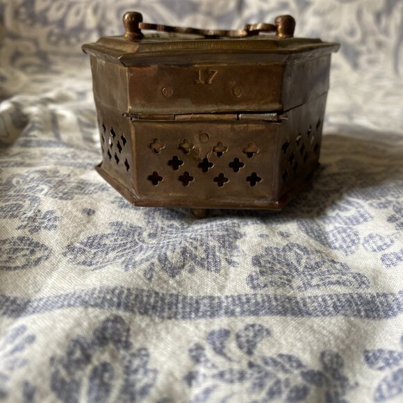 Vintage Brass Cricket Box with Cutouts Trinket matchbook case - Picture 10 of 14